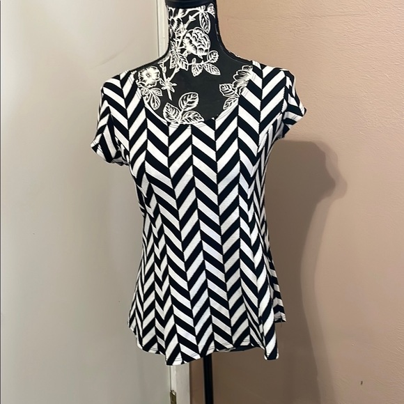 Ooh! La, La! Couture Tops - Black and White Chevron Women's Top